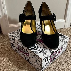 Nine West: Black Suede 2 in Heels! Round Toe, Single Strap, Side Buckle, Sz 10
